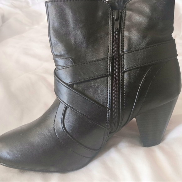 Avenue Ankle Boots. 9.5 ***WIDE*** Black - Picture 2 of 8